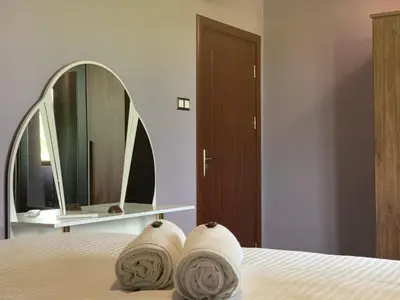 a bedroom with a bed with a large mirror at Casafamiglia in Prolesha
