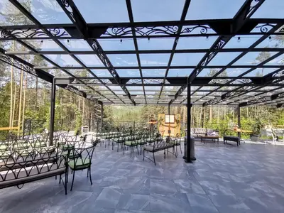 a room with a bunch of chairs and tables at Вила АРБОРЕТУМ - онлайн self check-in in Teteven
