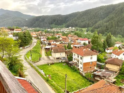 a village in the mountains with a road and houses at Studio Deluxe Mian in Beli Iskar