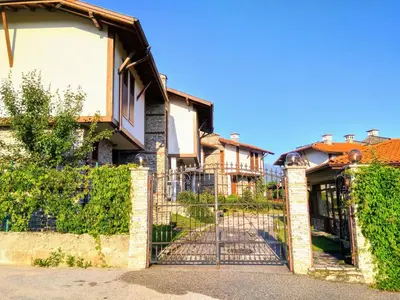 a gate in front of a house at Вила Магдалена, к-с Александриа in Dobrinishte