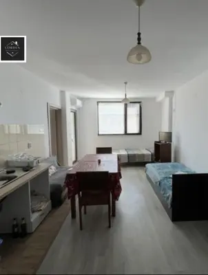 a living room with a table and a bed at Al Colosseo in Zvŭnichevo