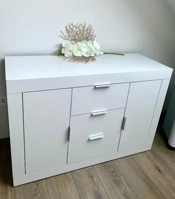 a white cabinet with white flowers on top of it at ,,Адела”-апартамент за гости in Velingrad