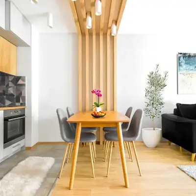 Downtown - Netflix - AC - Next to Metro and Train