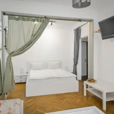 Floral Studio Retreat in Sofia City Center by Flat Mаnager