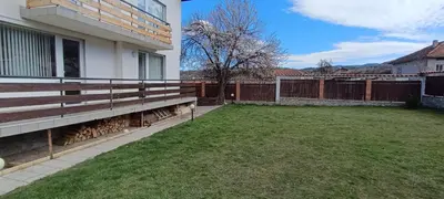 a yard next to a house with a fence at Къща за гости Релакс-Рaдуил in Raduil