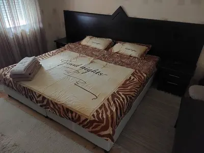 a bed with a sign that says happy anniversary at villa Tia Maria in Hisarya