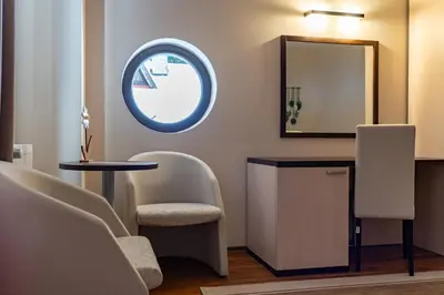 a waiting room with two chairs and a mirror at Вила 11 - семейна почивка в сърцето на Балкана in Ribarica