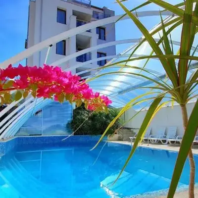 ENIS Hotel със закрит и отоплен минерален басейн