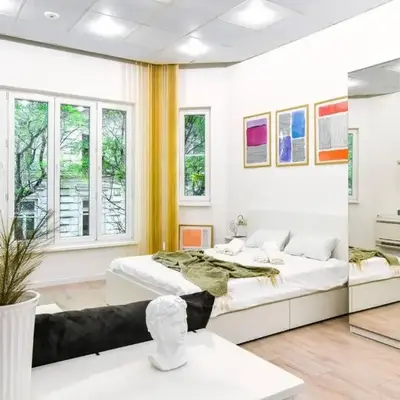 Duplex Condo Prime Location 2BTH 2 Studios