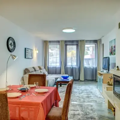 Bright and Spacious 2-BDR Apartment with Balcony by Flat Mаnager