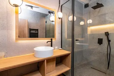 a bathroom with a sink and a shower at АПАРТАМЕНТ ЗА ГОСТИ ЕВЕЛИН in Pamporovo