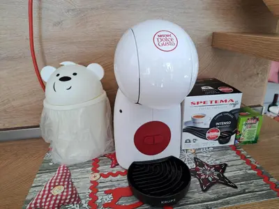 a white polar bear blender sitting on top of a table at Sunset view guest house in Ilindentsi