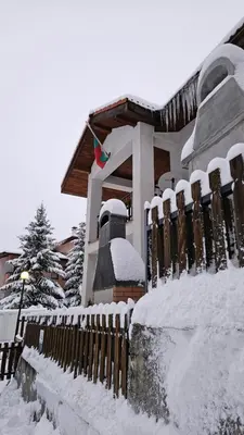 a fence covered in snow in front of a house at самостоятелна къща Планински перли, дом 1 на 5 мин от ски лифт Стойките, Пампорово in Stoykite