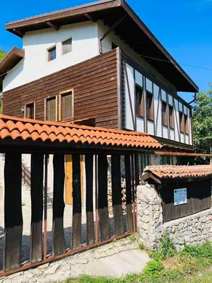 a house with a fence in front of it at Къща за гости Под Манастира in Skrino