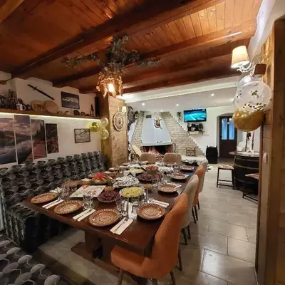 NIKI HOUSE
